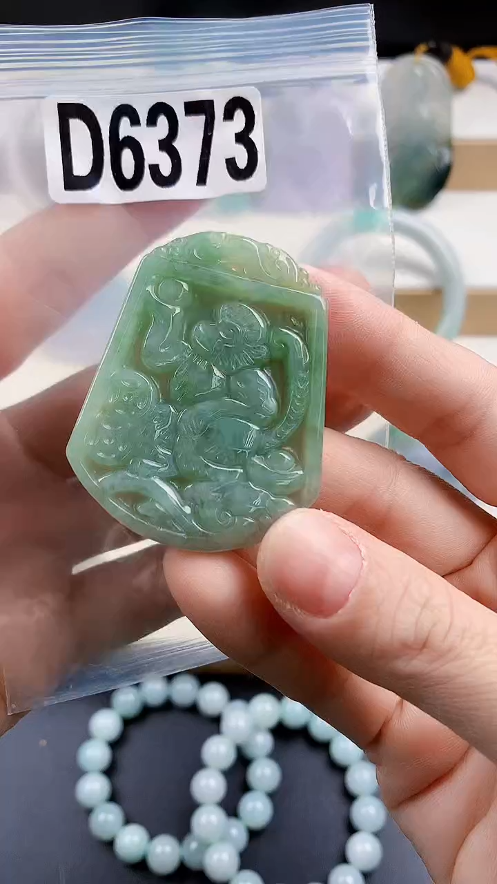 颈饰未镶嵌翡翠天然翡翠吊坠挂件