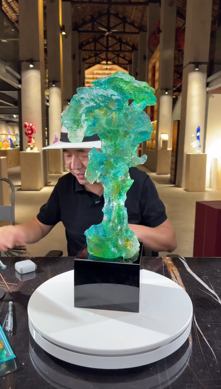 摆件欧碧色太湖石中号+黑色高底座