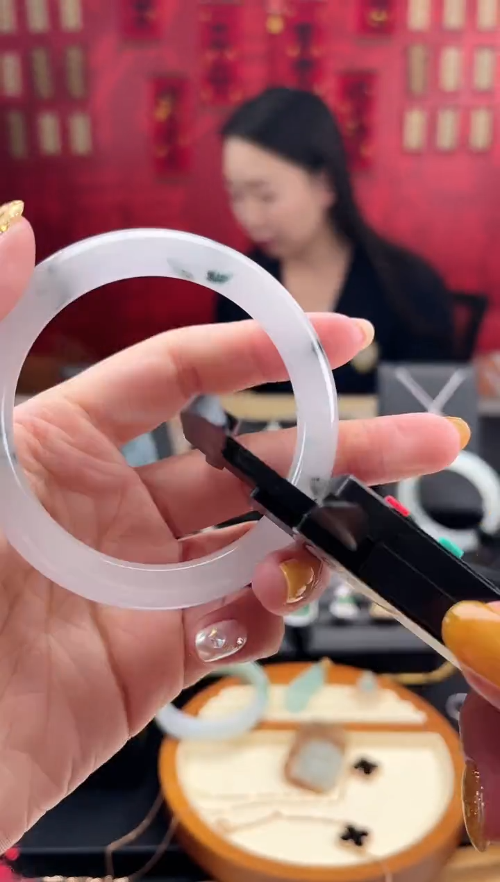 【闪购商品】翡翠手镯未镶嵌手镯