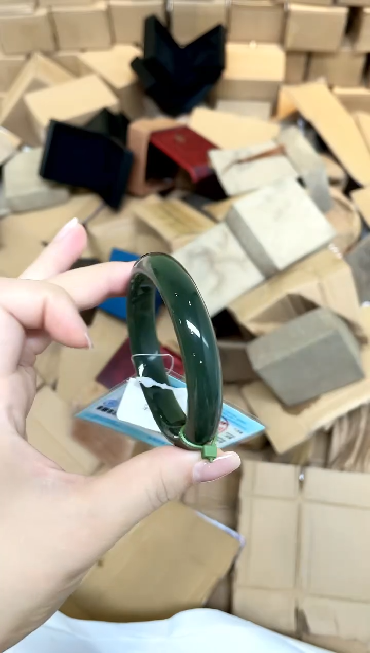 和田玉手镯未镶嵌379-56