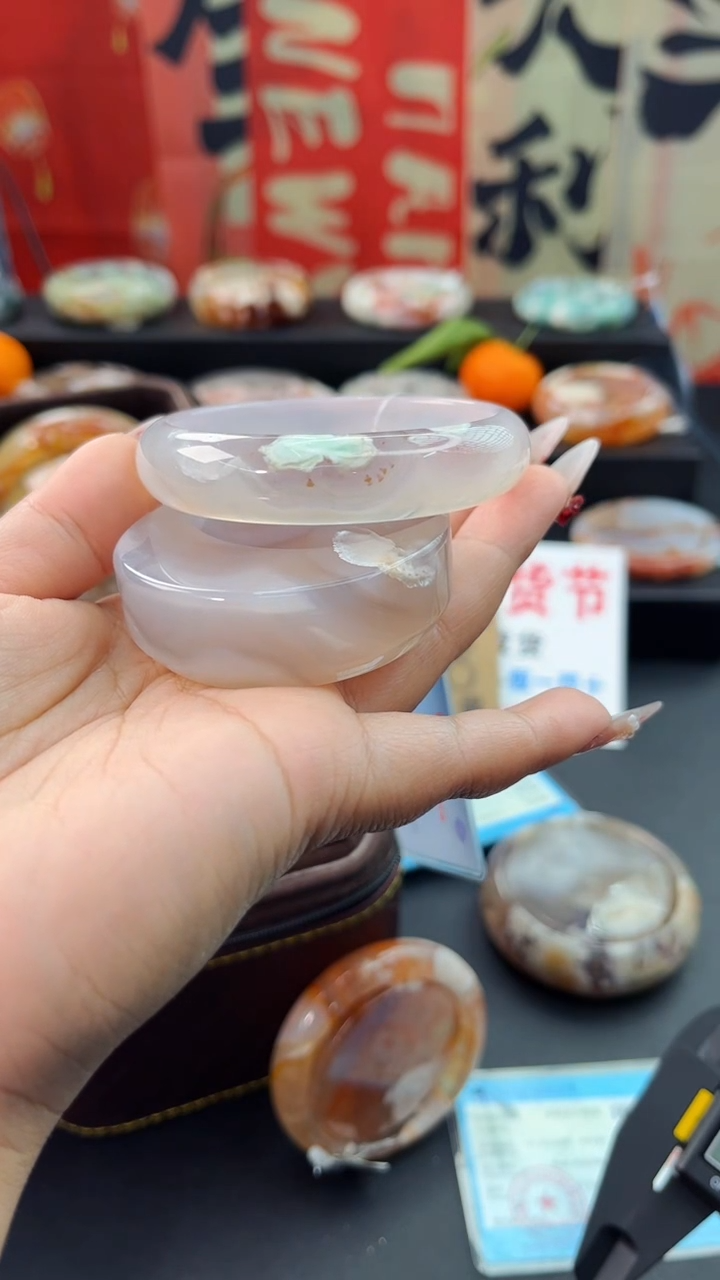 【闪购商品】石英质玉手镯未镶嵌赠送镯心（55圈口）