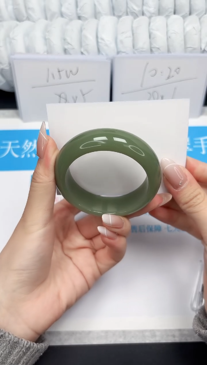 【闪购商品】石英质玉手镯未镶嵌242-61.5