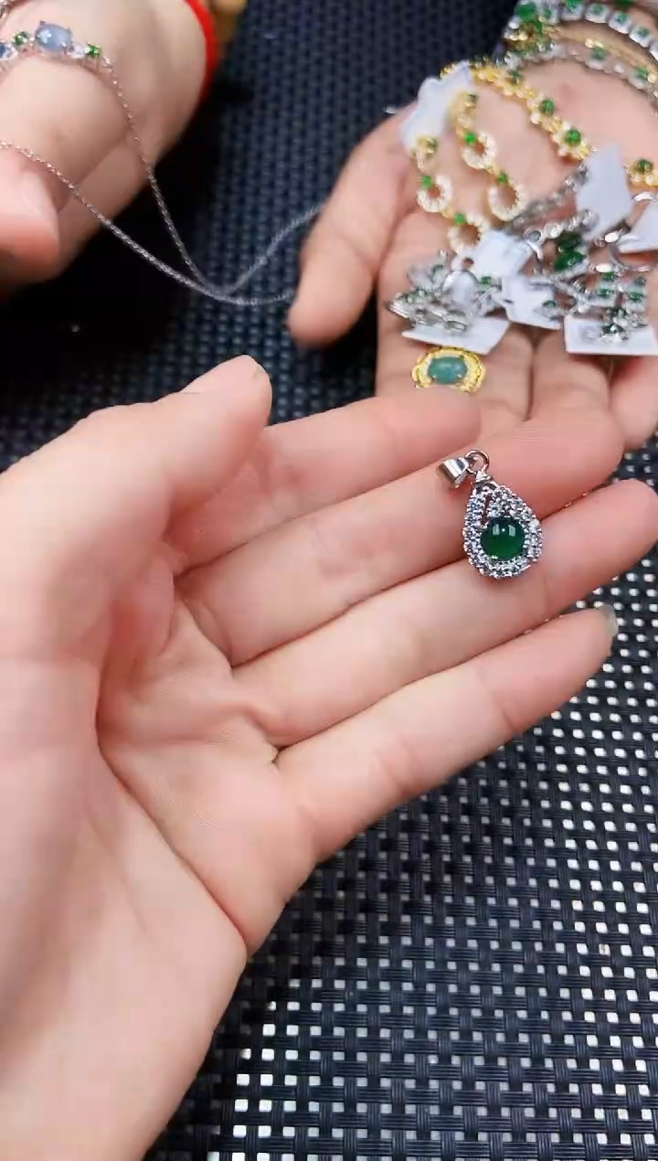 【闪购商品】翡翠吊坠(不含链)未镶嵌111111111
