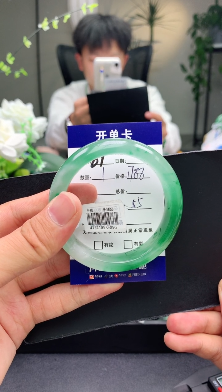 【闪购商品】石英质玉手镯未镶嵌序号圈口55+