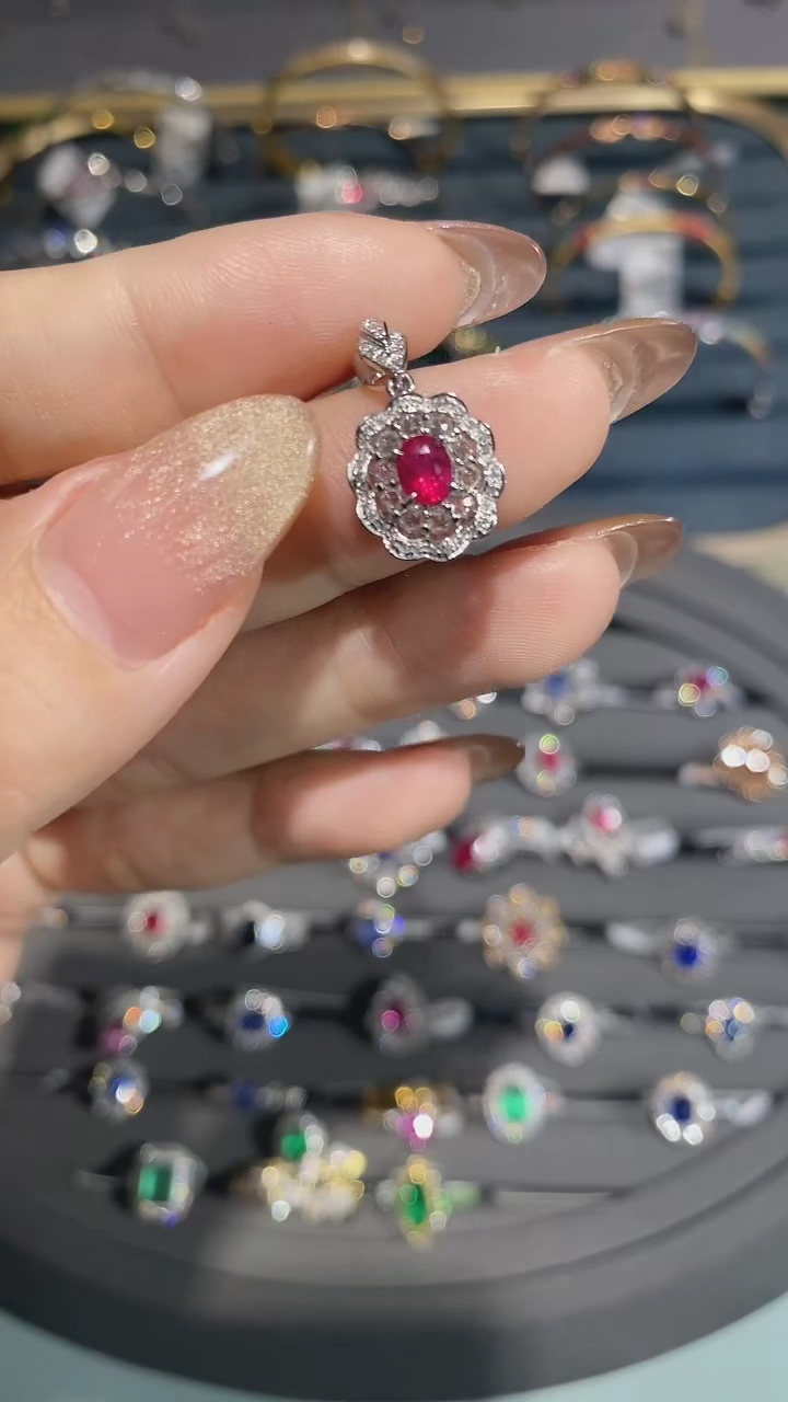 【闪购商品】红宝石颈饰18K金镶嵌吊坠