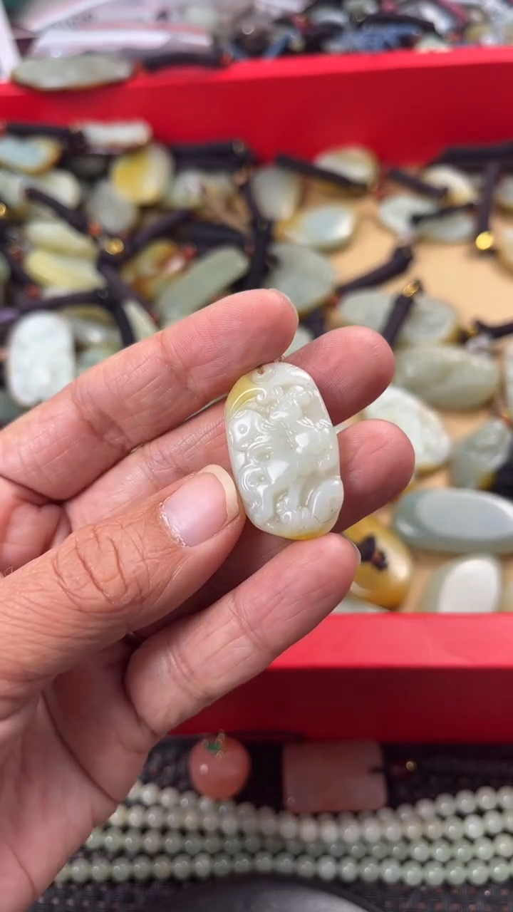 【闪购商品】和田玉颈饰未镶嵌多样性发货没有证书拍一发一有瑕