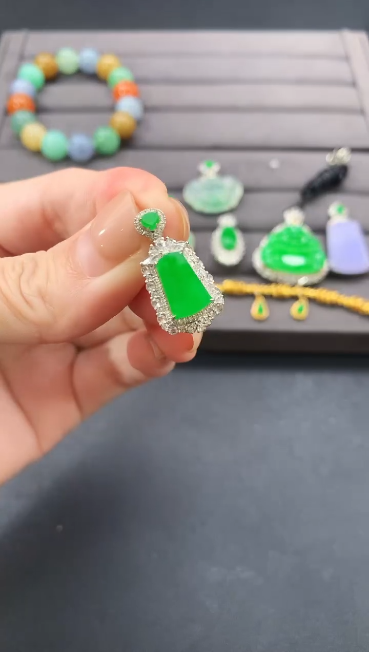 翡翠18K金镶嵌吊坠(不含链)无事牌|12800