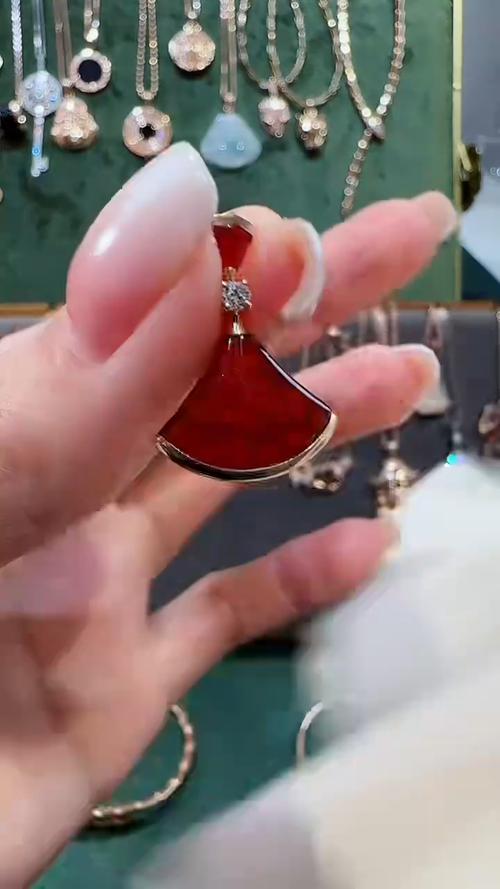 【闪购商品】玛瑙/玉髓吊坠(不含链)18K金镶嵌18K金钻石裙子吊坠