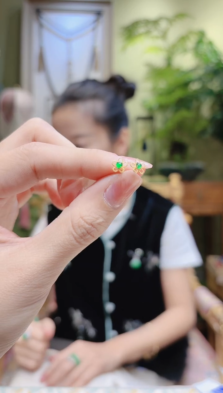 【闪购商品】翡翠耳饰18K金镶嵌小花翡翠耳骨钉X 3号