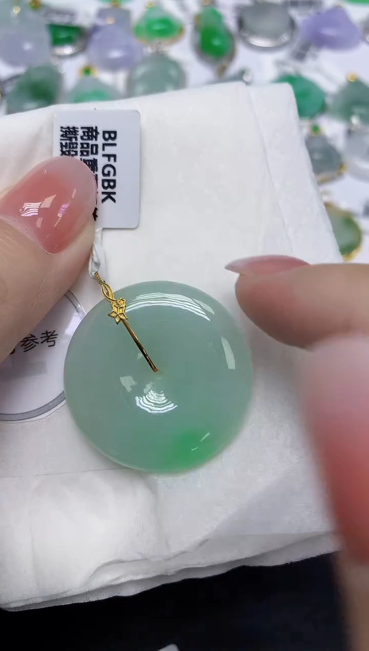 颈饰18K金镶嵌翡翠天然缅甸翡翠A货多样性发一件