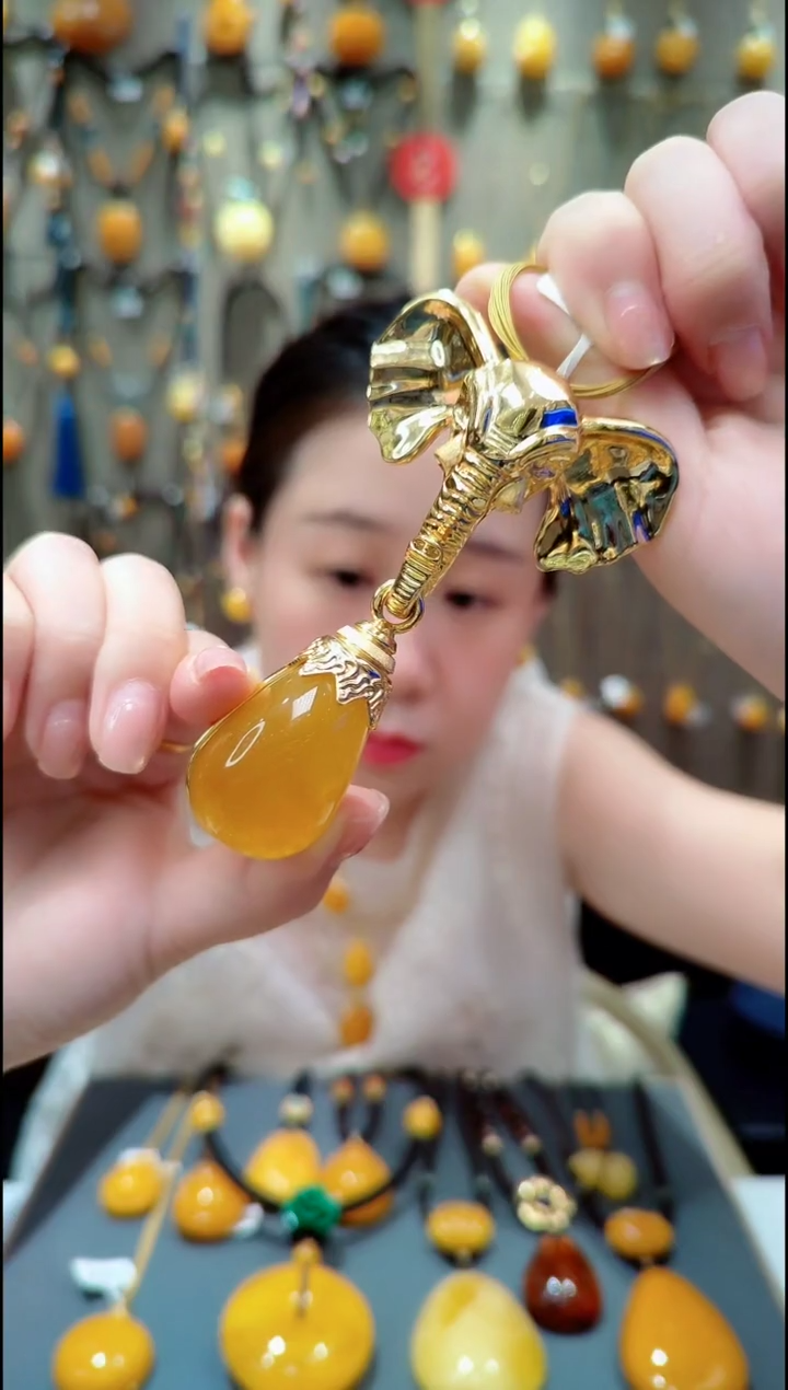 蜜蜡银S925镀金镶嵌珠宝奇石﹣D303蜜蜡吊坠赠项圈