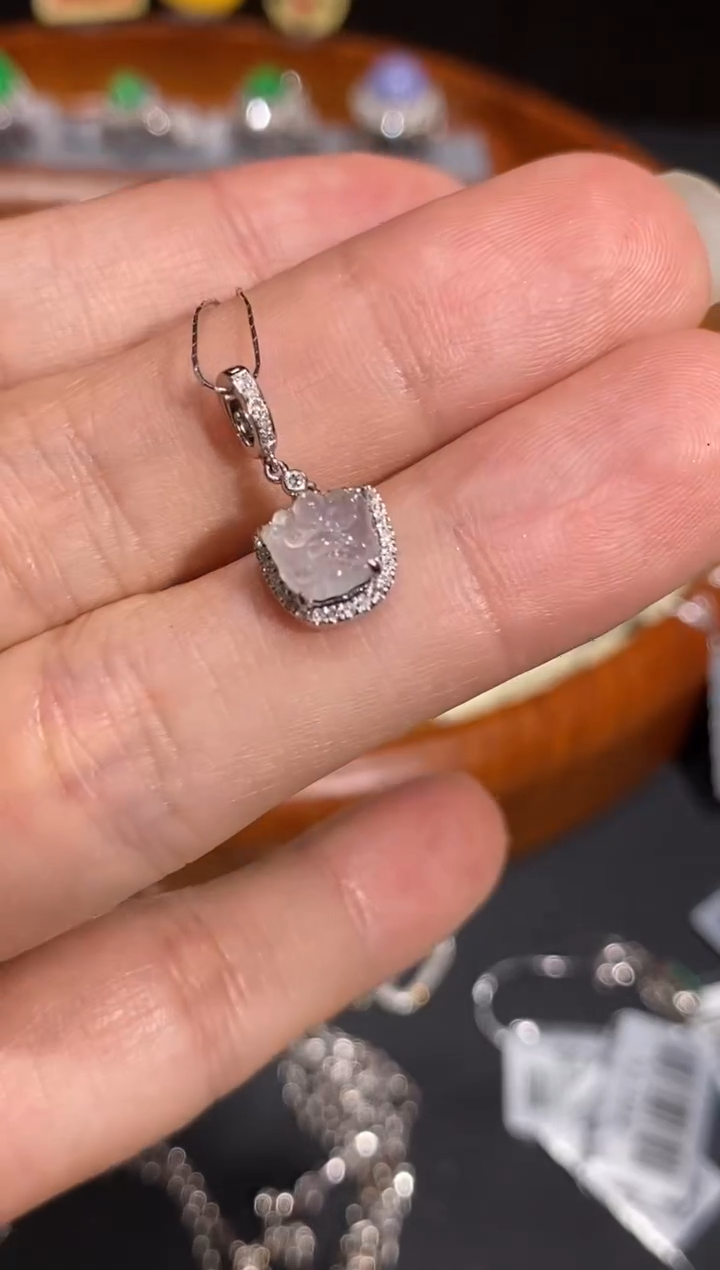 【闪购商品】翡翠颈饰18K金镶嵌吊坠