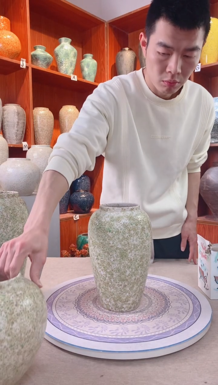 【闪购商品】瓶春意盎然 中号   陶瓷花瓶 无花