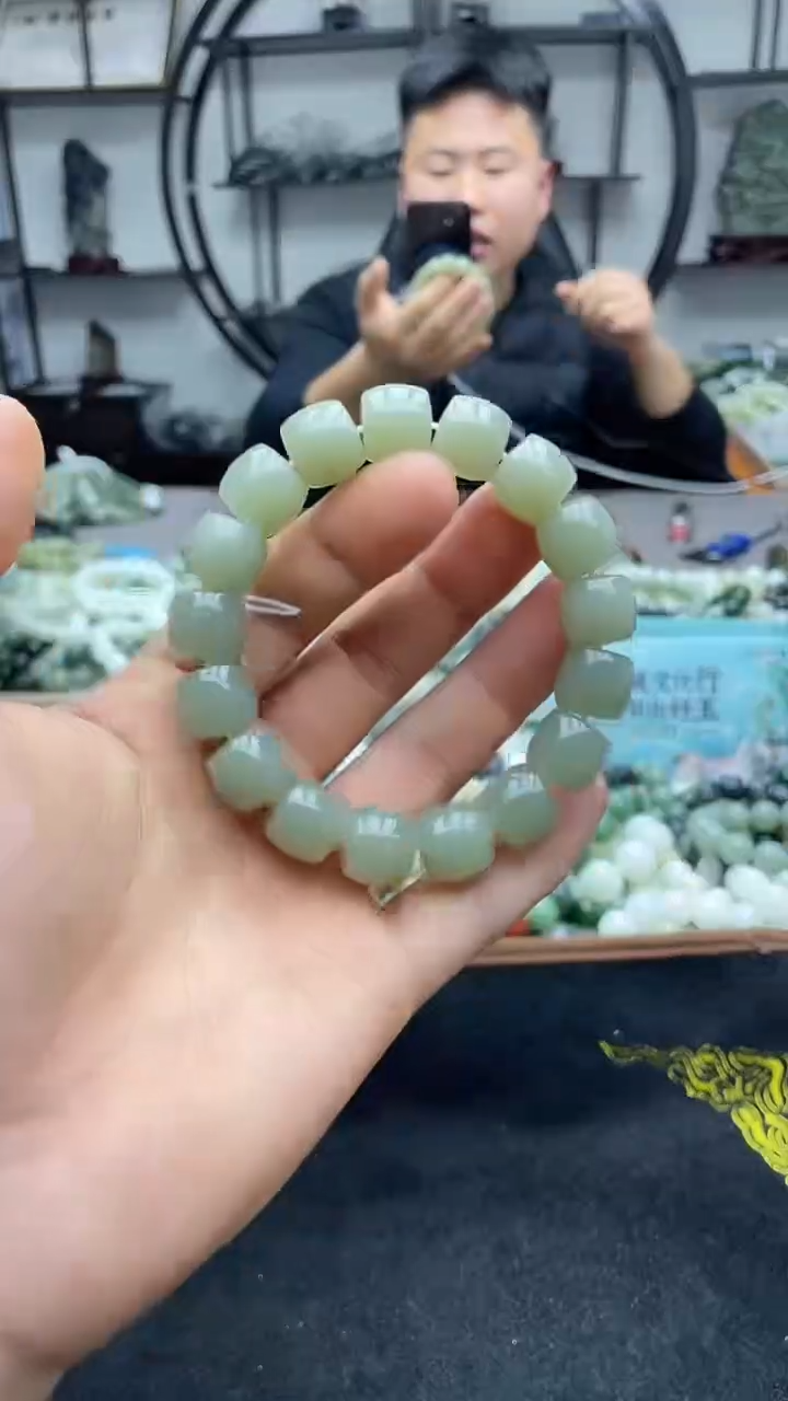 未镶嵌手串和田玉于阗青白13直切（有黑点介意勿拍）