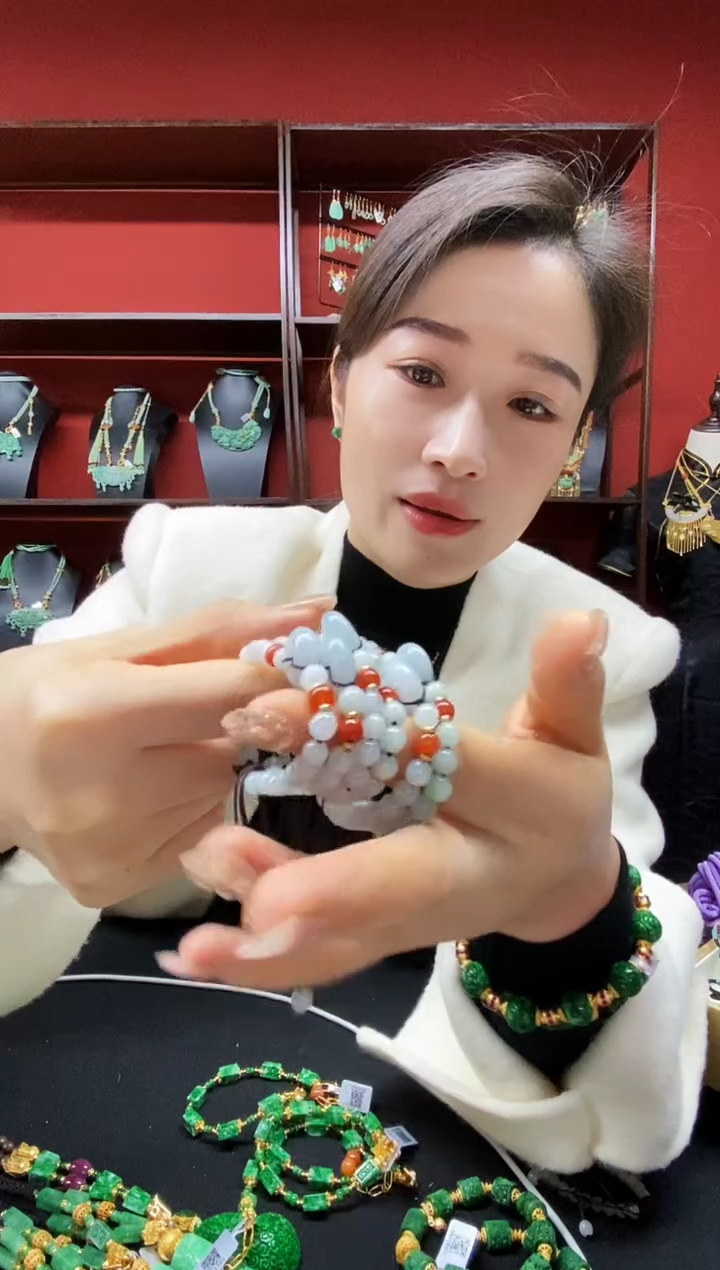 颈饰未镶嵌翡翠手串多样性发其一