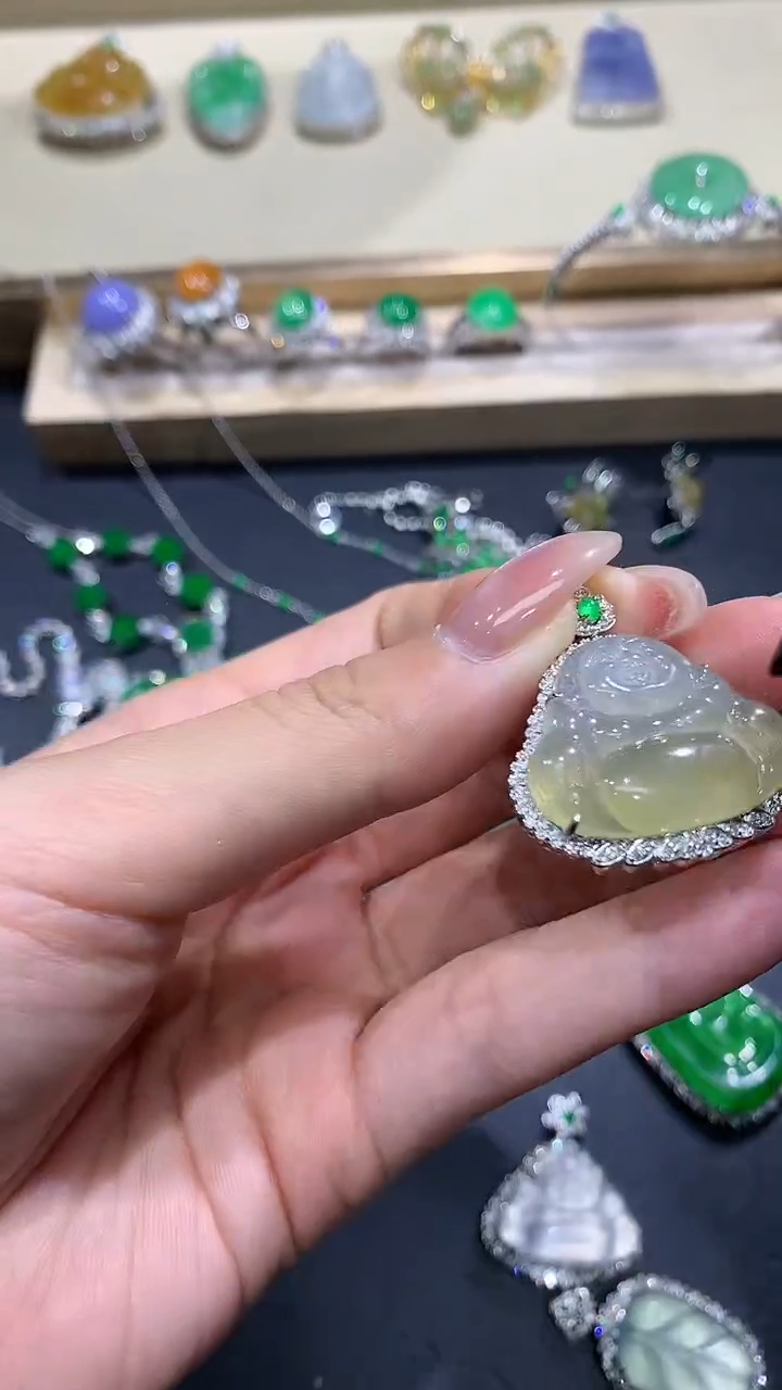 【闪购商品】翡翠吊坠(不含链)18K金镶嵌71团购