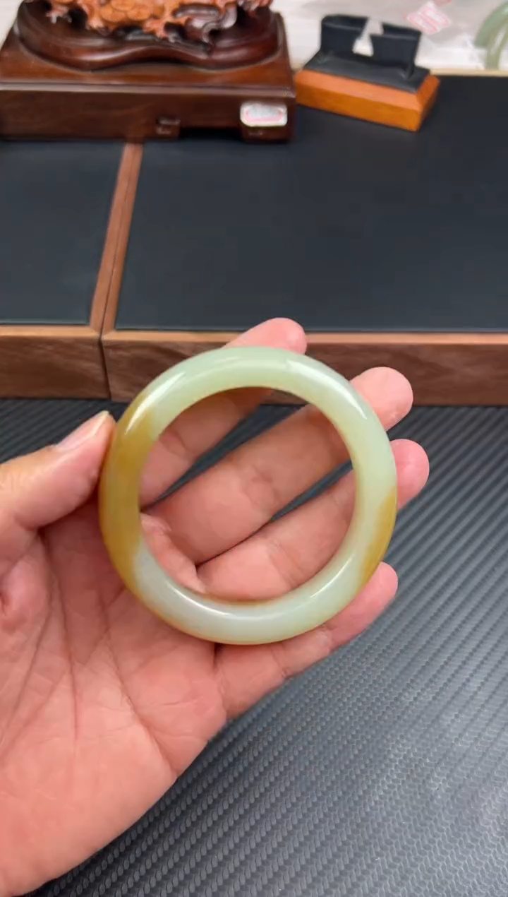 【闪购商品】和田玉手镯未镶嵌若羌微色差54+