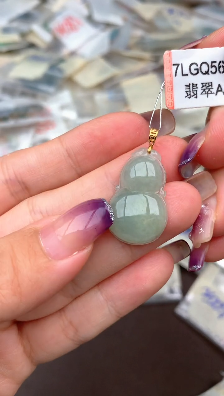 18K金镶嵌挂件翡翠一