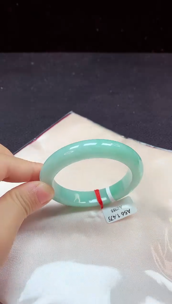 【闪购商品】翡翠手镯未镶嵌镯子56+