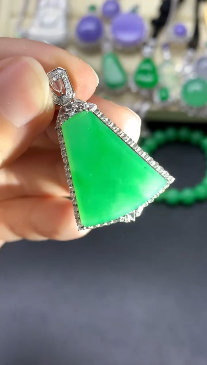 颈饰18K金镶嵌翡翠369-中国好珍宝