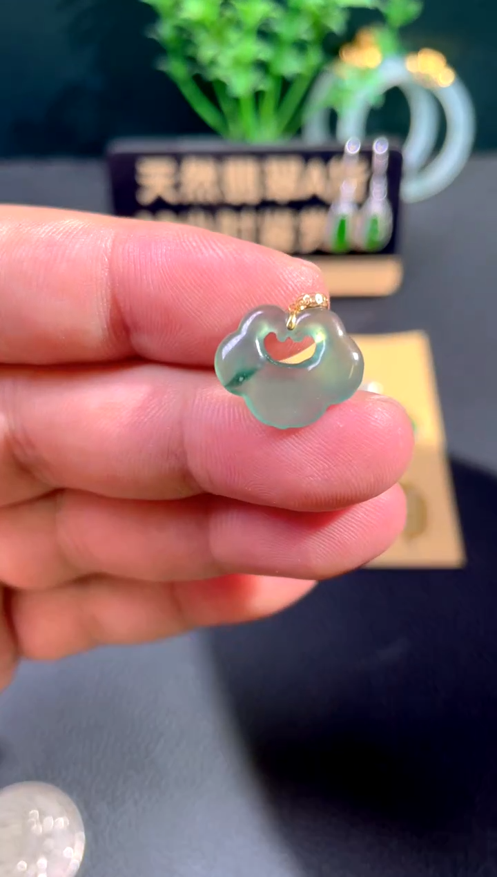 颈饰18K金镶嵌翡翠翡翠