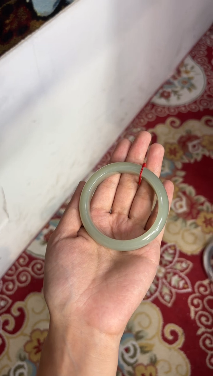 【闪购商品】和田玉手镯未镶嵌且末微色差近矿56