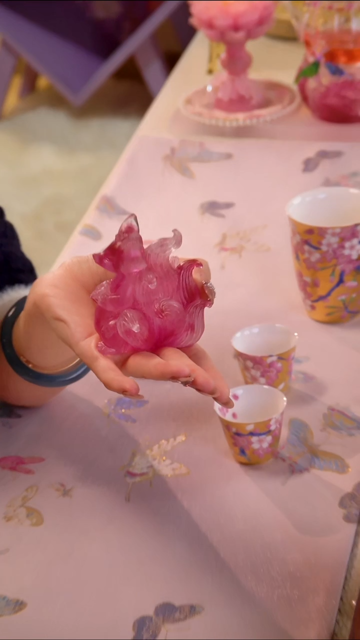 V****n青丘香插 如图所示