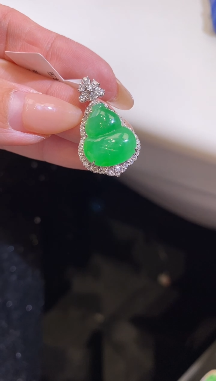 吊坠(不含链)18K金镶嵌翡翠葫芦