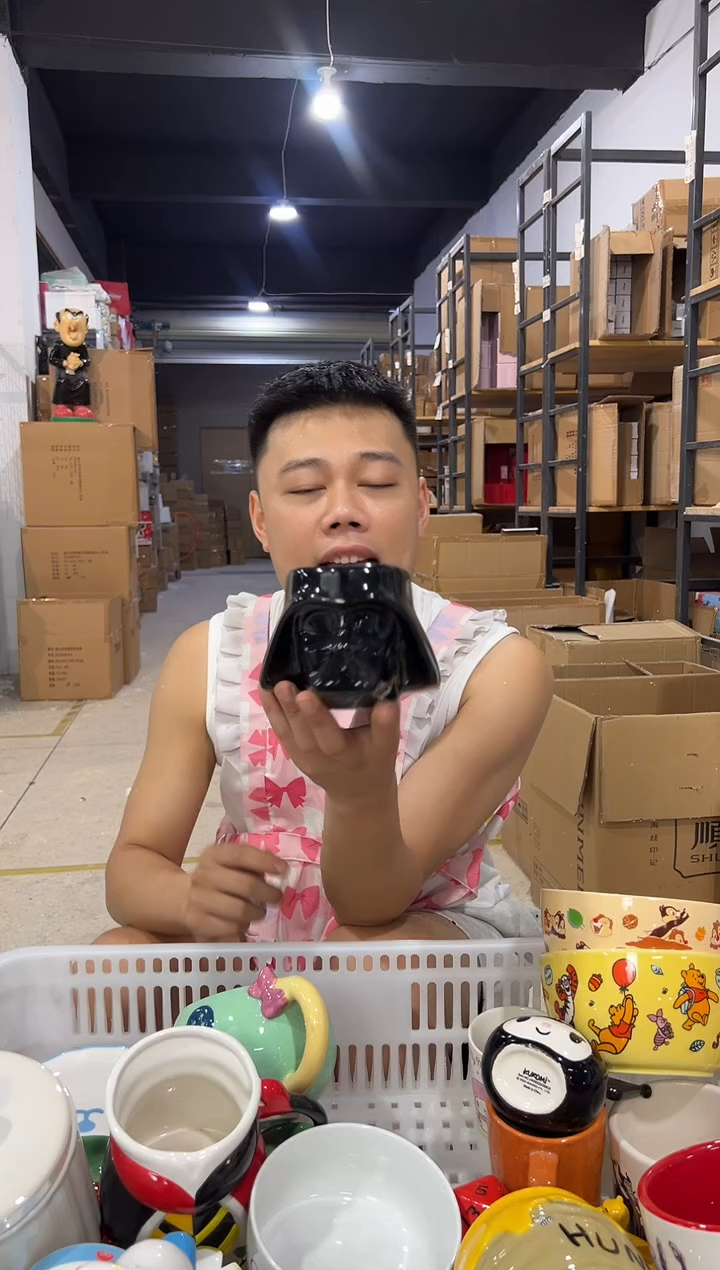 瓷片黑武士头杯 微瑕