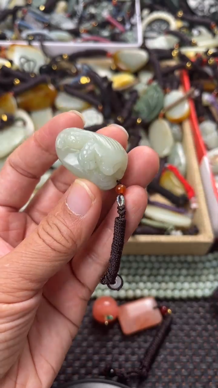 【闪购商品】和田玉颈饰未镶嵌多样性发货没有证书拍一发一有瑕