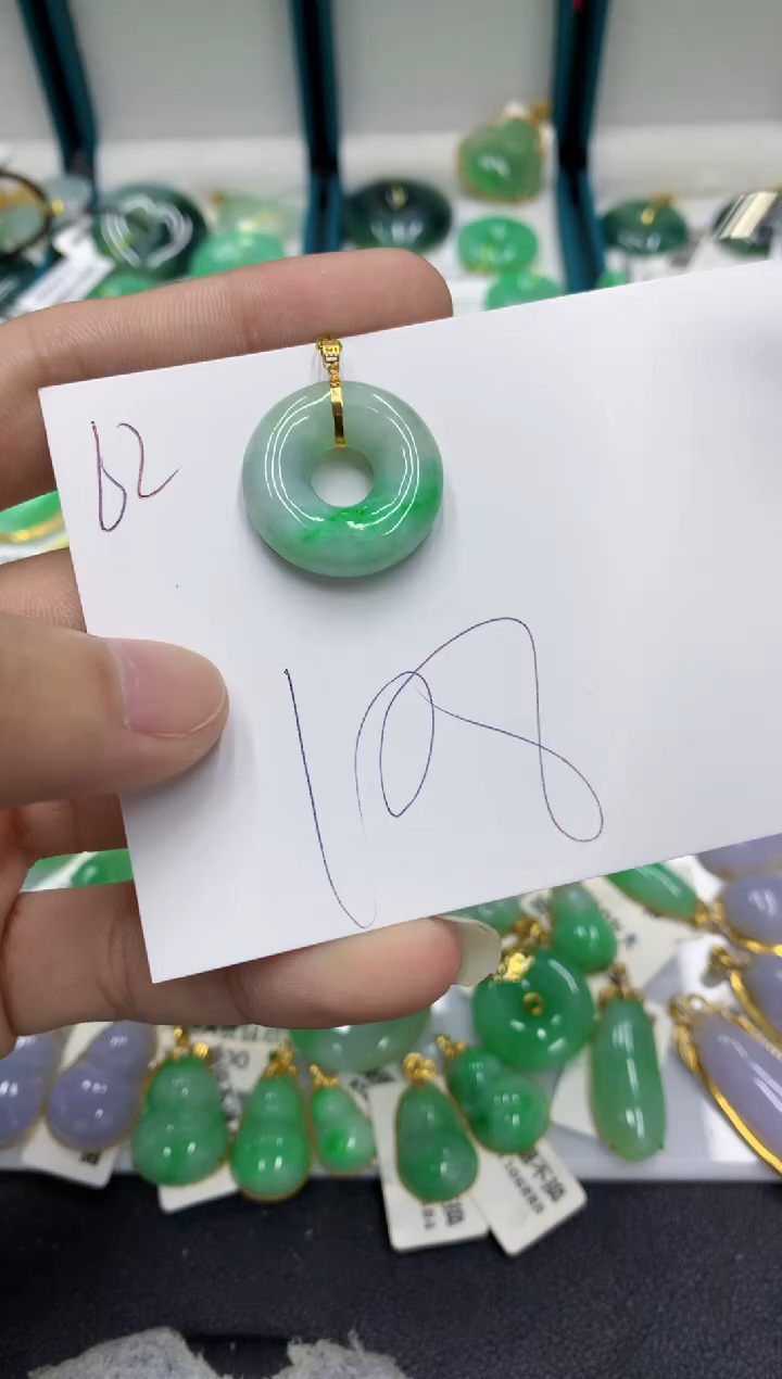 【闪购商品】翡翠颈饰18K金镶嵌翡翠