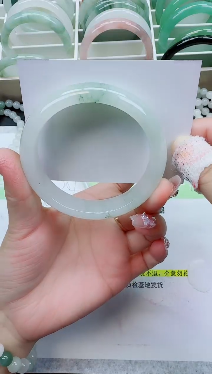 【闪购商品】石英质玉手镯未镶嵌258/60.4圈