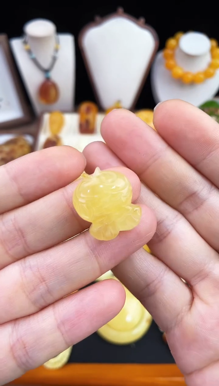 琥珀未镶嵌珠宝奇石柒月