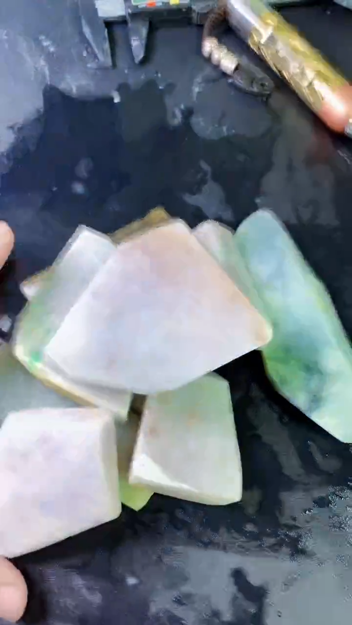 【闪购商品】翡翠挂件未镶嵌186天然A货翡翠