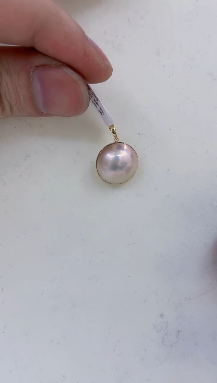 18K金镶嵌颈饰拼合珍珠（马贝珠）    