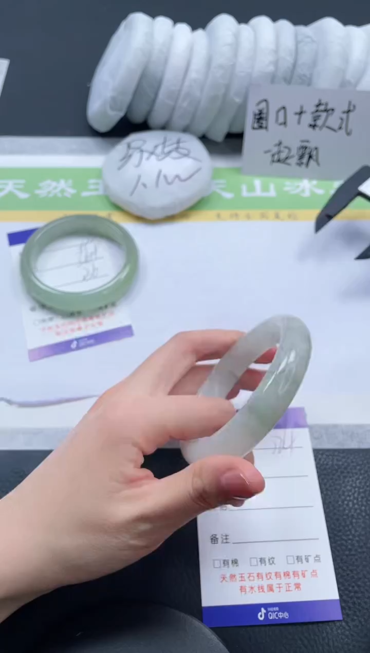 【闪购商品】石英质玉手镯未镶嵌A124-58+