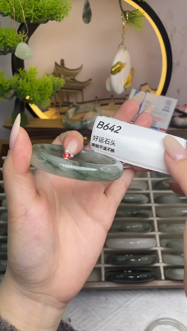 未镶嵌手镯石英质玉B642