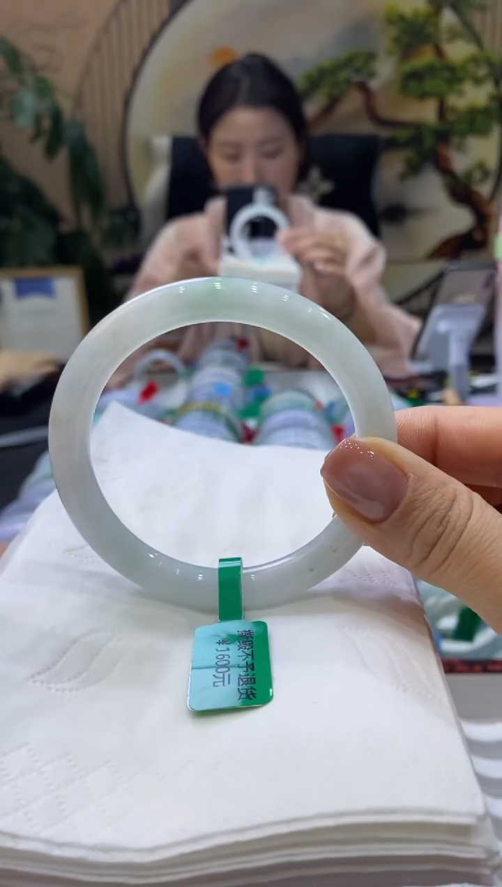 【闪购商品】翡翠手镯未镶嵌99903773