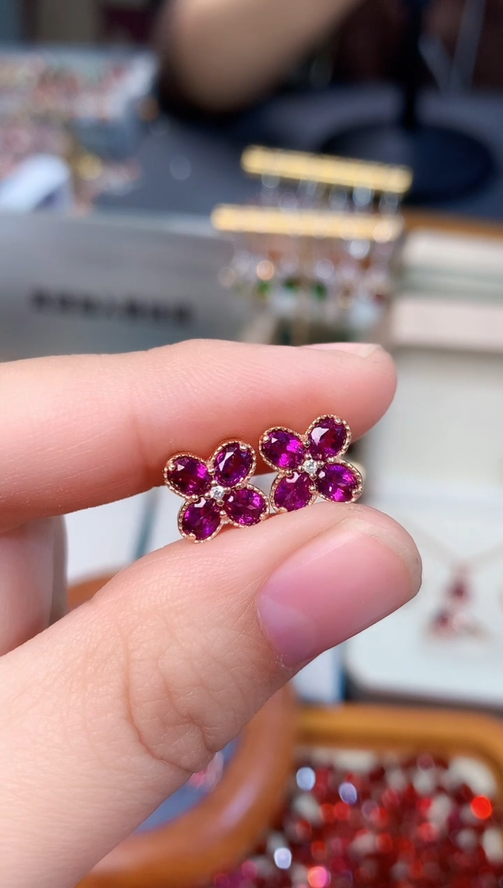 【闪购商品】石榴石（紫牙乌）耳钉银S925镶嵌天然