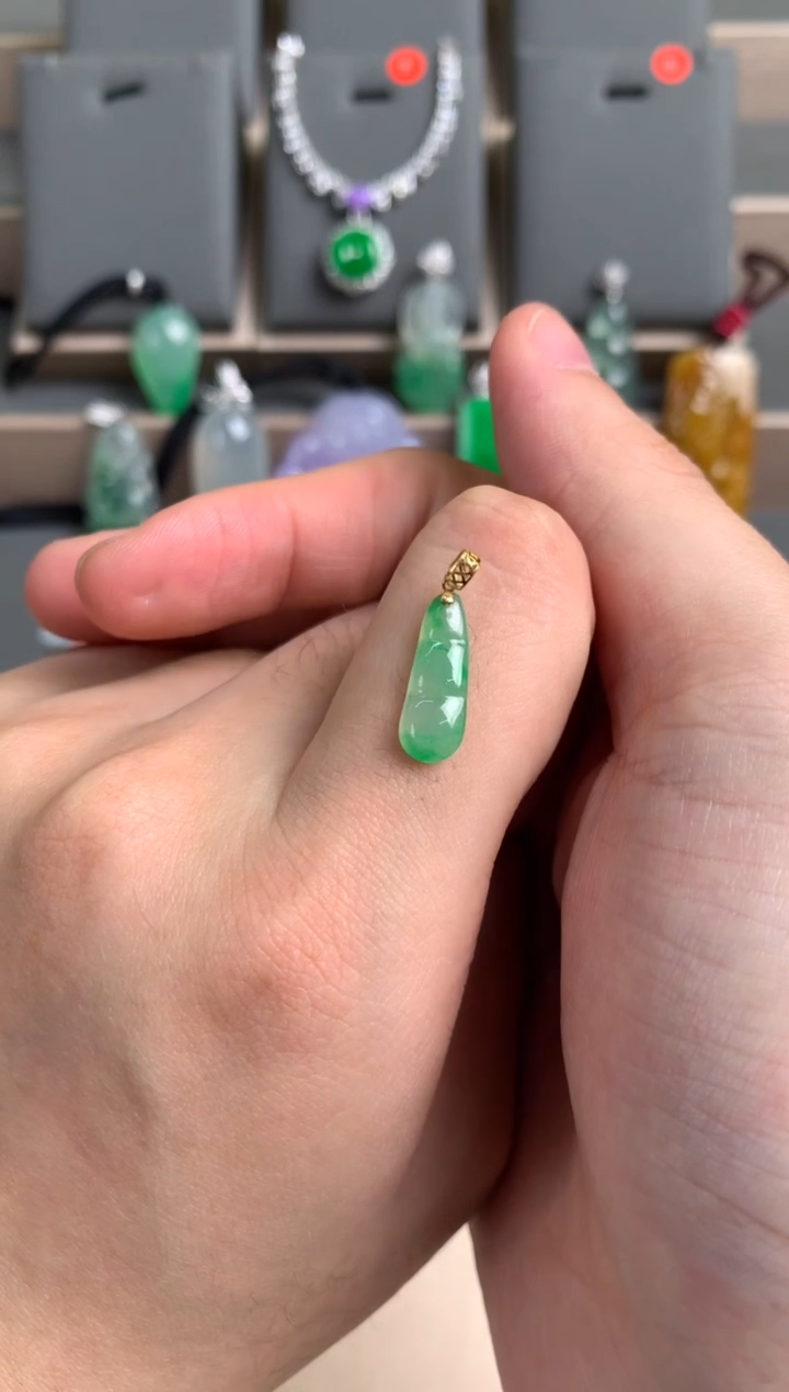 颈饰18K金镶嵌翡翠翡翠