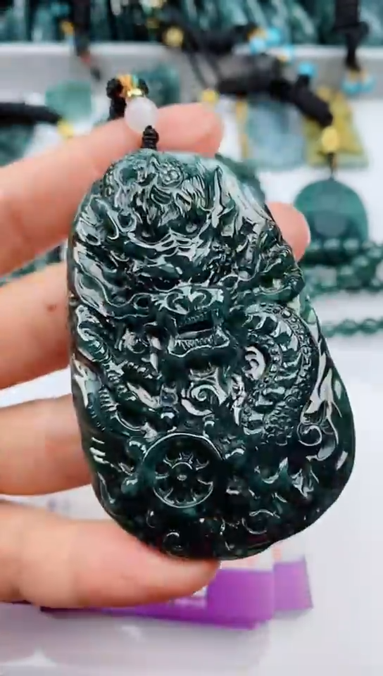 【闪购商品】翡翠颈饰未镶嵌