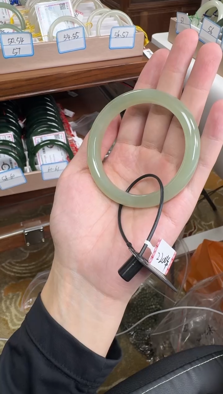 未镶嵌手镯和田玉60