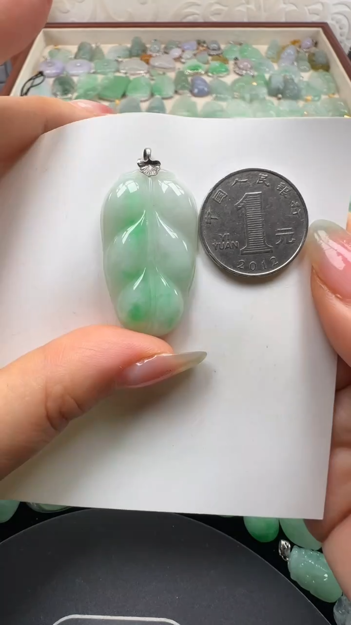 吊坠(不含链)18K金镶嵌翡翠叶子