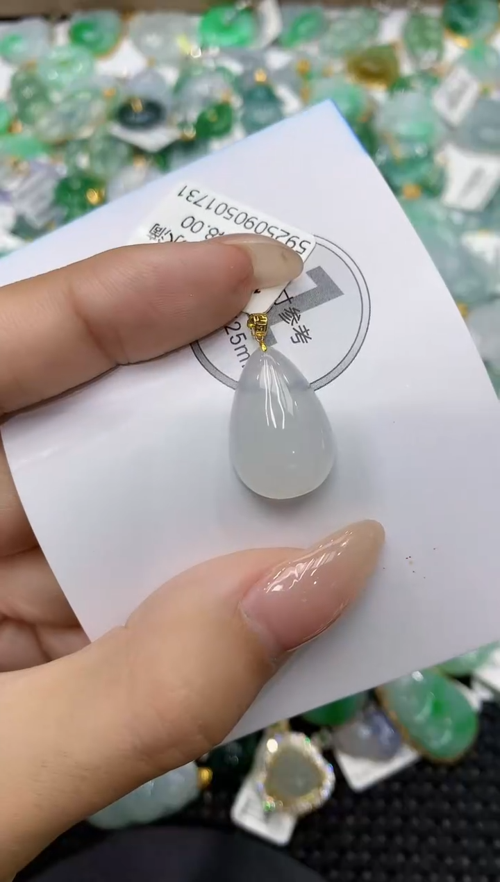 颈饰18K金镶嵌翡翠111111111111