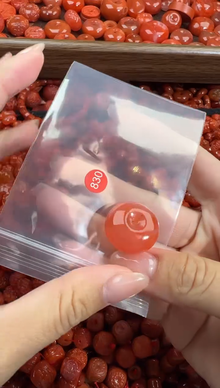 南红玛瑙未镶嵌颈饰1