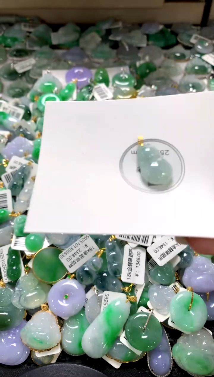 颈饰18K金镶嵌翡翠1111111111111111