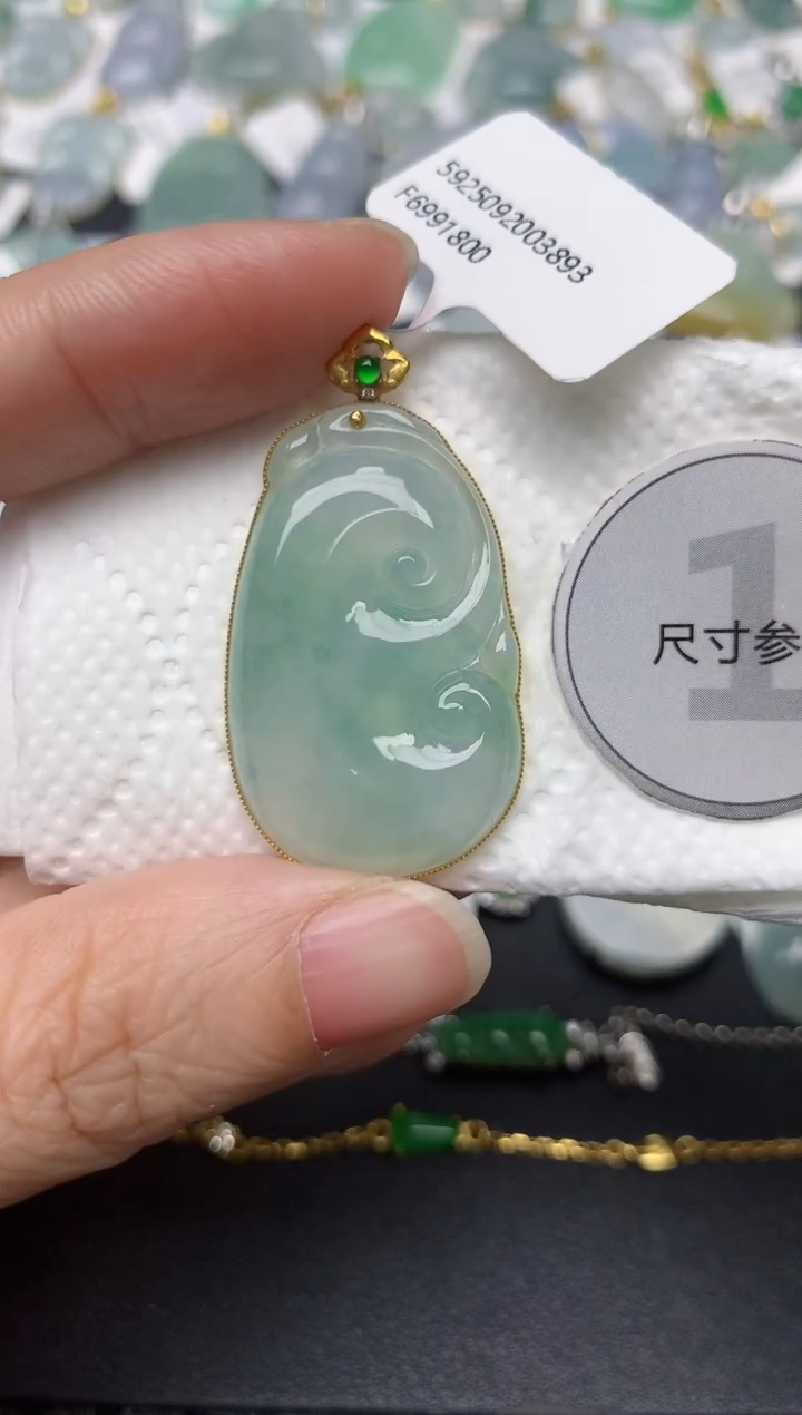 颈饰18K金镶嵌翡翠天然缅甸A货翡翠