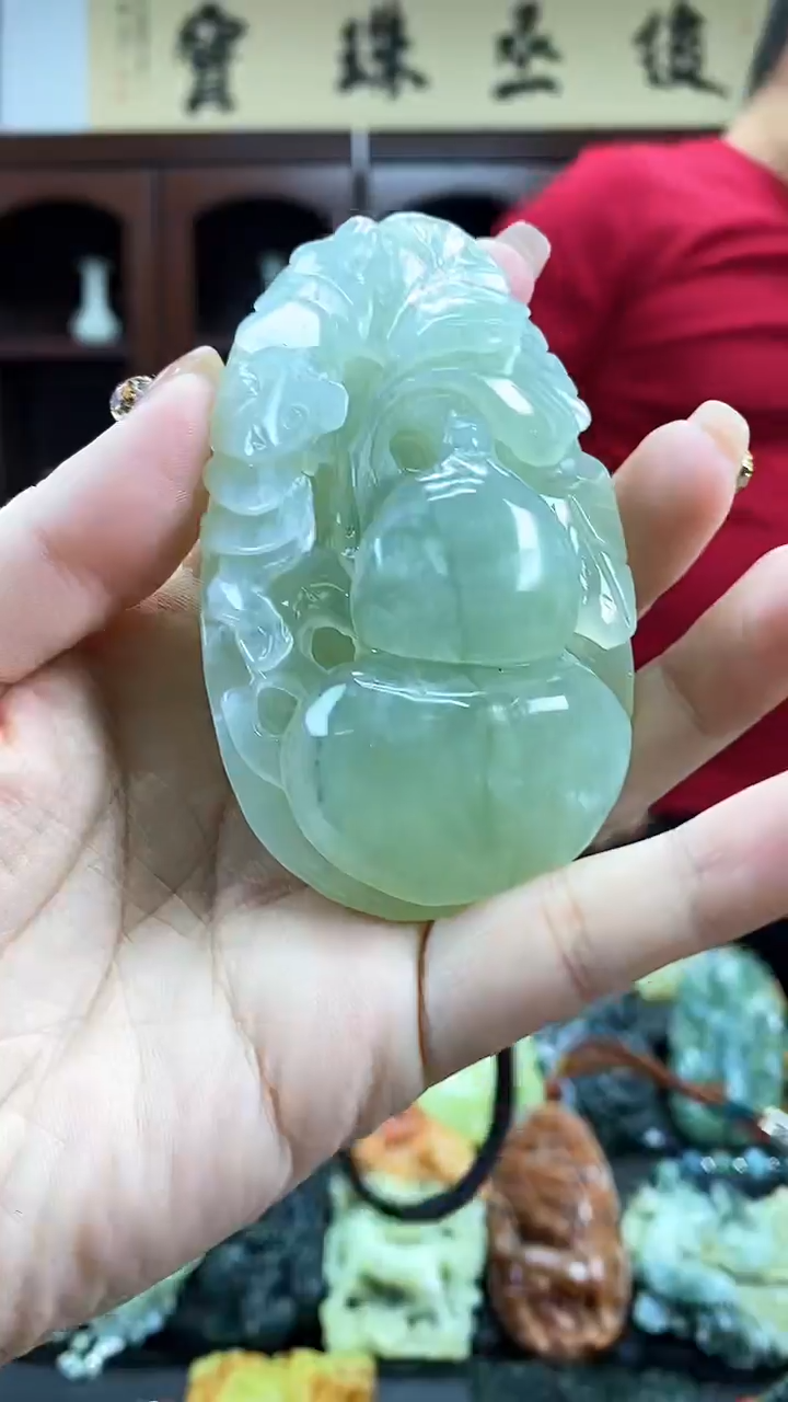 【闪购商品】蛇纹石玉吊坠未镶嵌·