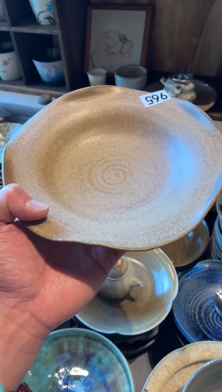 瓷片晟*965粗陶棕色花瓣盘1个