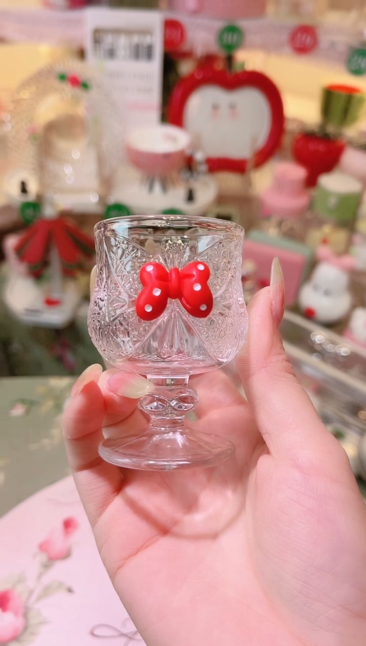 【闪购商品】摆件蝴蝶结高脚白酒杯品质好，发货快，放心拍